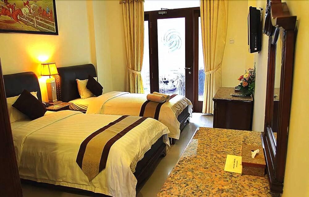 The Grand Palace Hotel מאלאנג מראה חיצוני תמונה