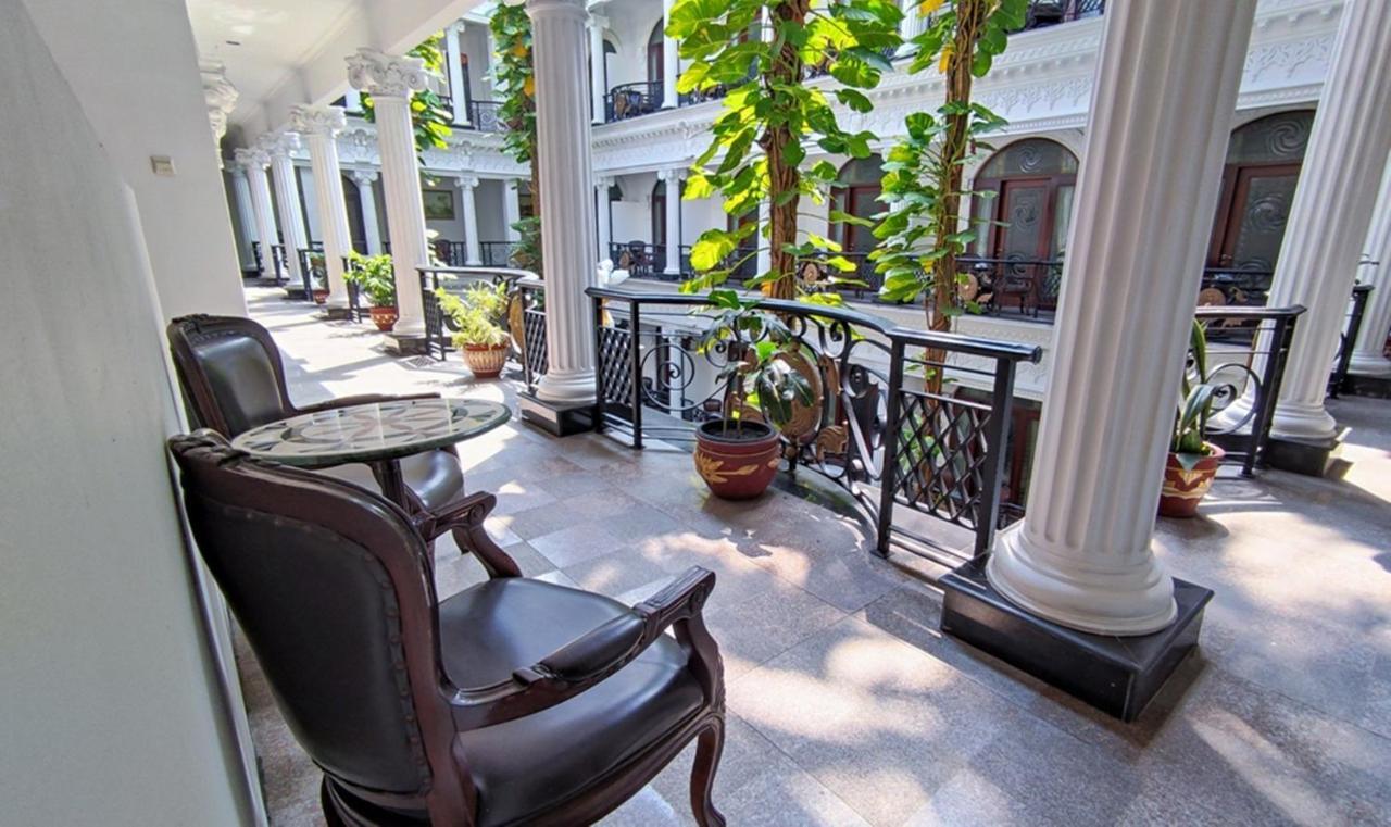 The Grand Palace Hotel מאלאנג מראה חיצוני תמונה