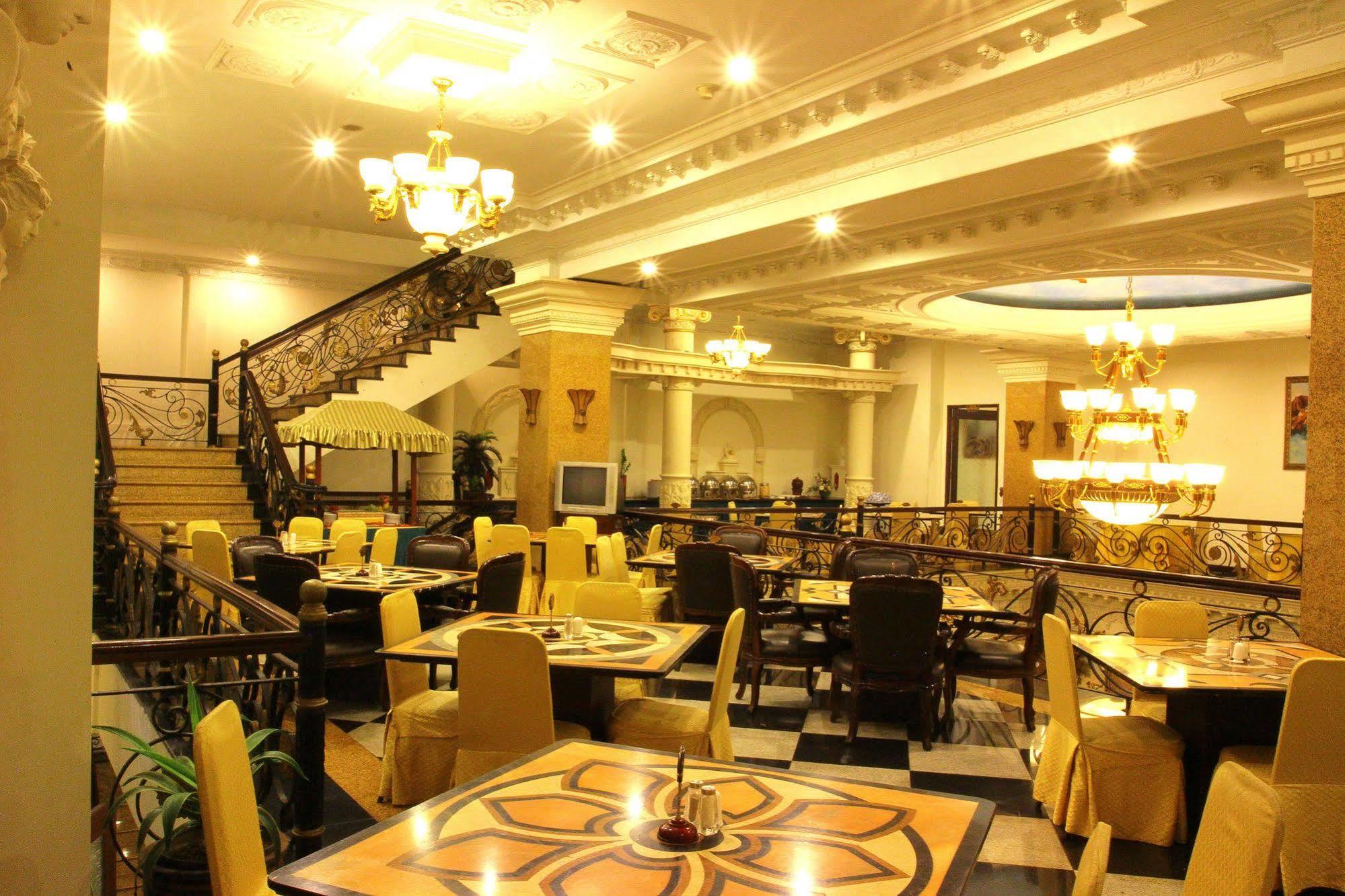 The Grand Palace Hotel מאלאנג מראה חיצוני תמונה