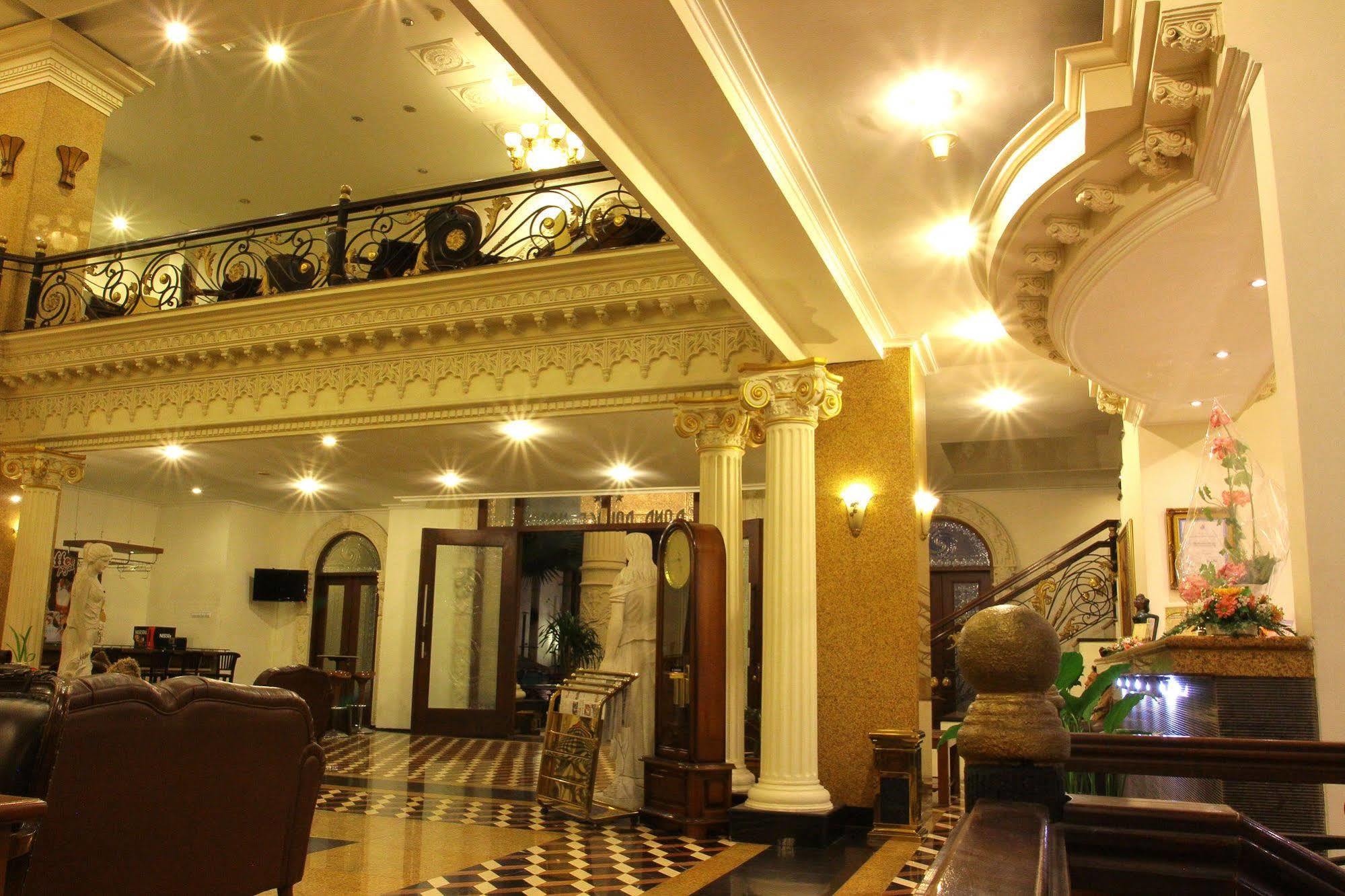 The Grand Palace Hotel מאלאנג מראה חיצוני תמונה