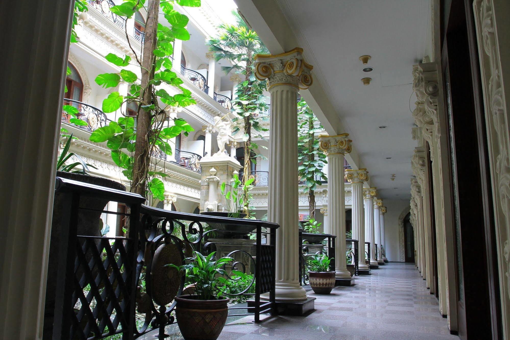The Grand Palace Hotel מאלאנג מראה חיצוני תמונה